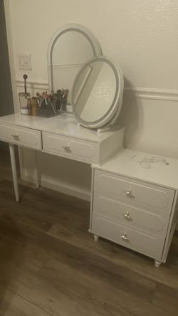 Vanity With Mirror 