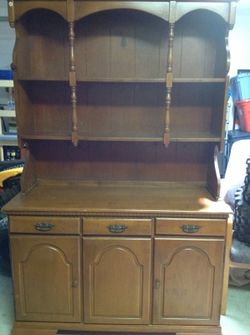 Country style maple hutch with 2 shelves 3 drawers and 2 cupboards with further shelving