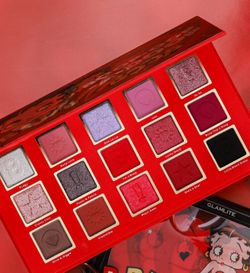 Glamlite Betty Boop Boop-Oop-A-Doop 15 Color Eyeshadow Palette Makeup Glam. 