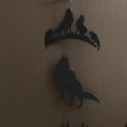 Black Metal 37” Wolves Howling Toward Moon Wind Chime