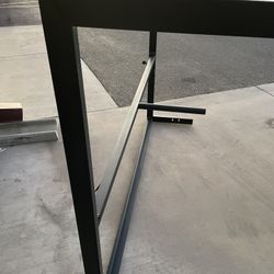 Black Queen Metal Frame 