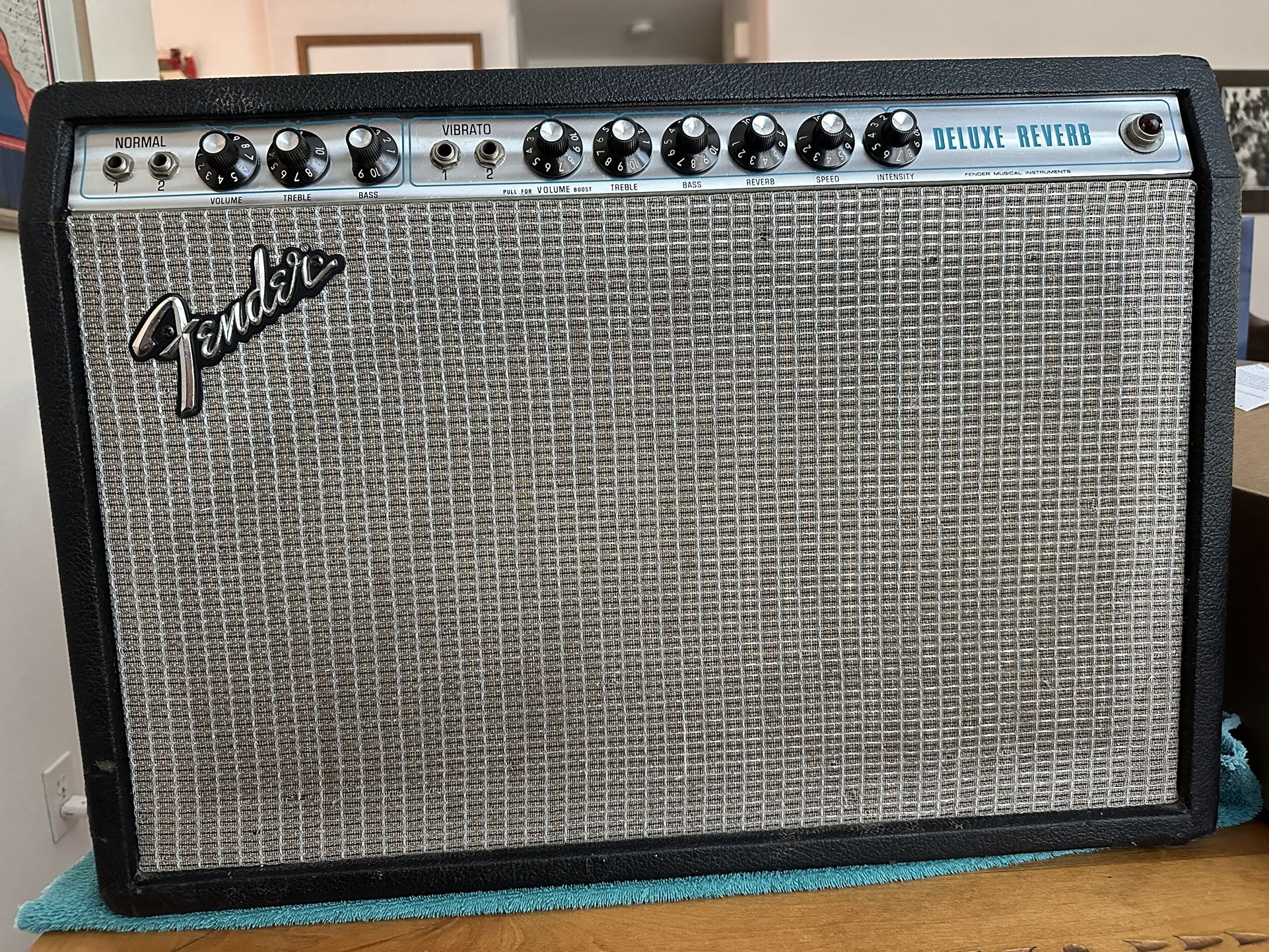 Fender Deluxe Reverb Silverface Amp Cir 1978