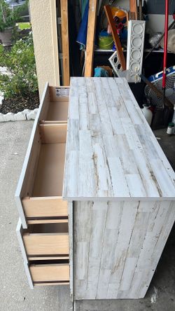 Dresser