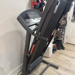 Well Cadence G5.9 Treadmill