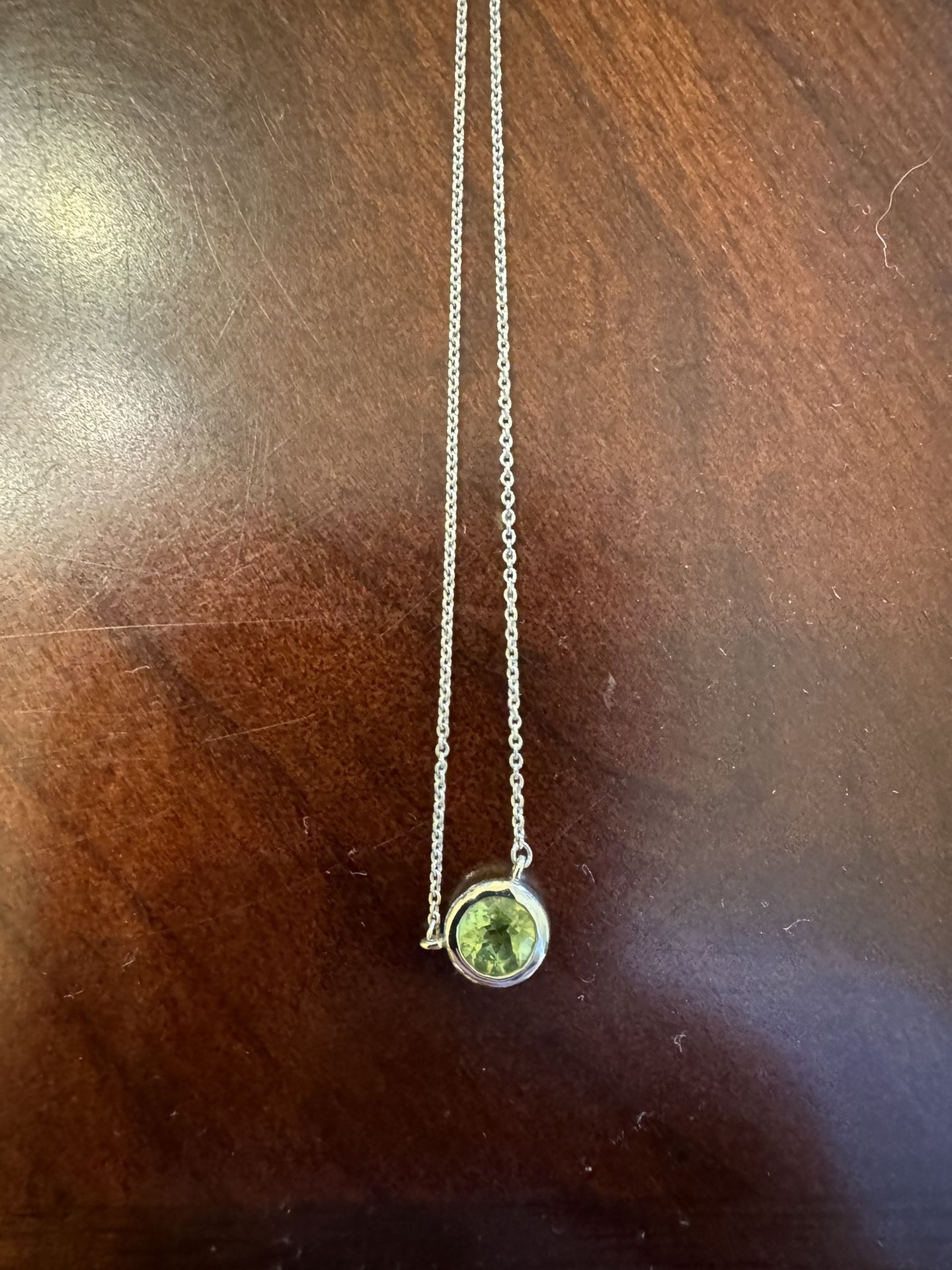 Peridot White Gold Pendant And Chain