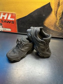 New Balance 9060 Triple Black Sneakers Boys Size 5.5Y GC9060BB