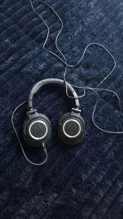 Audio-Technica ATH-M50x Professional Studio Headphones