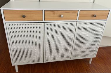 White buffet/sideboard