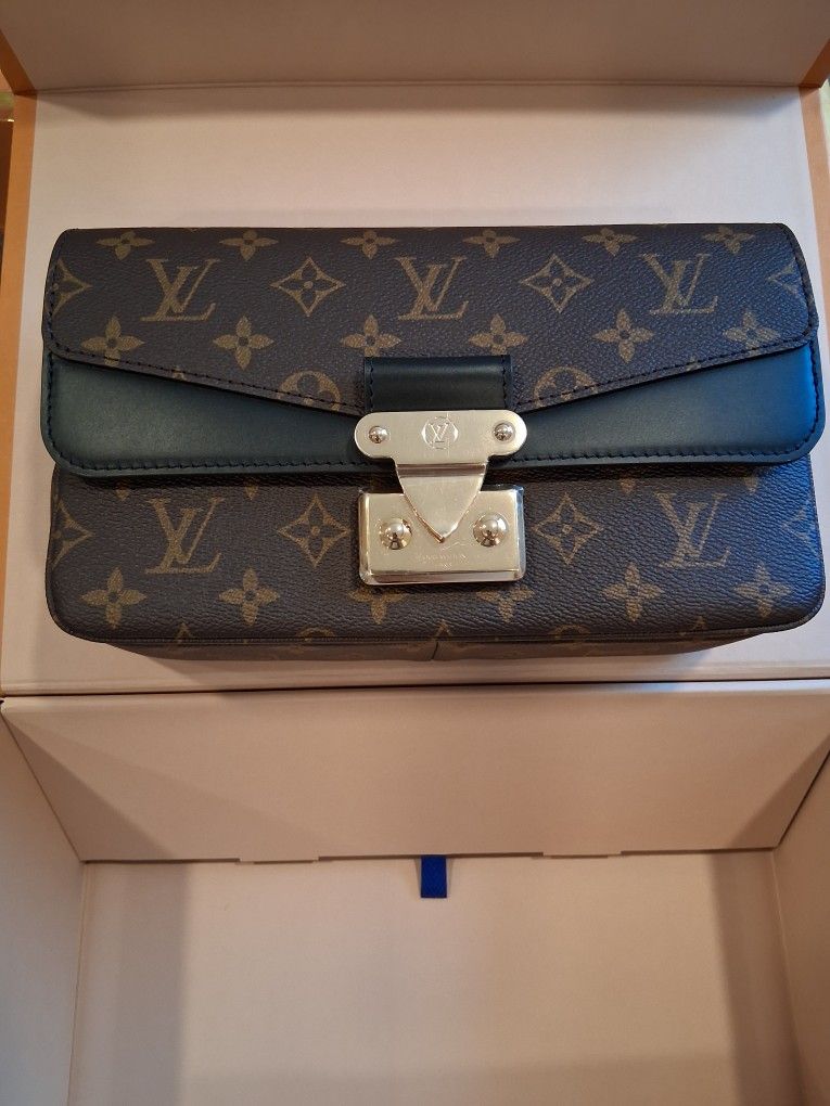 Louis Vuitton Pochette Metis Purse (NEW)