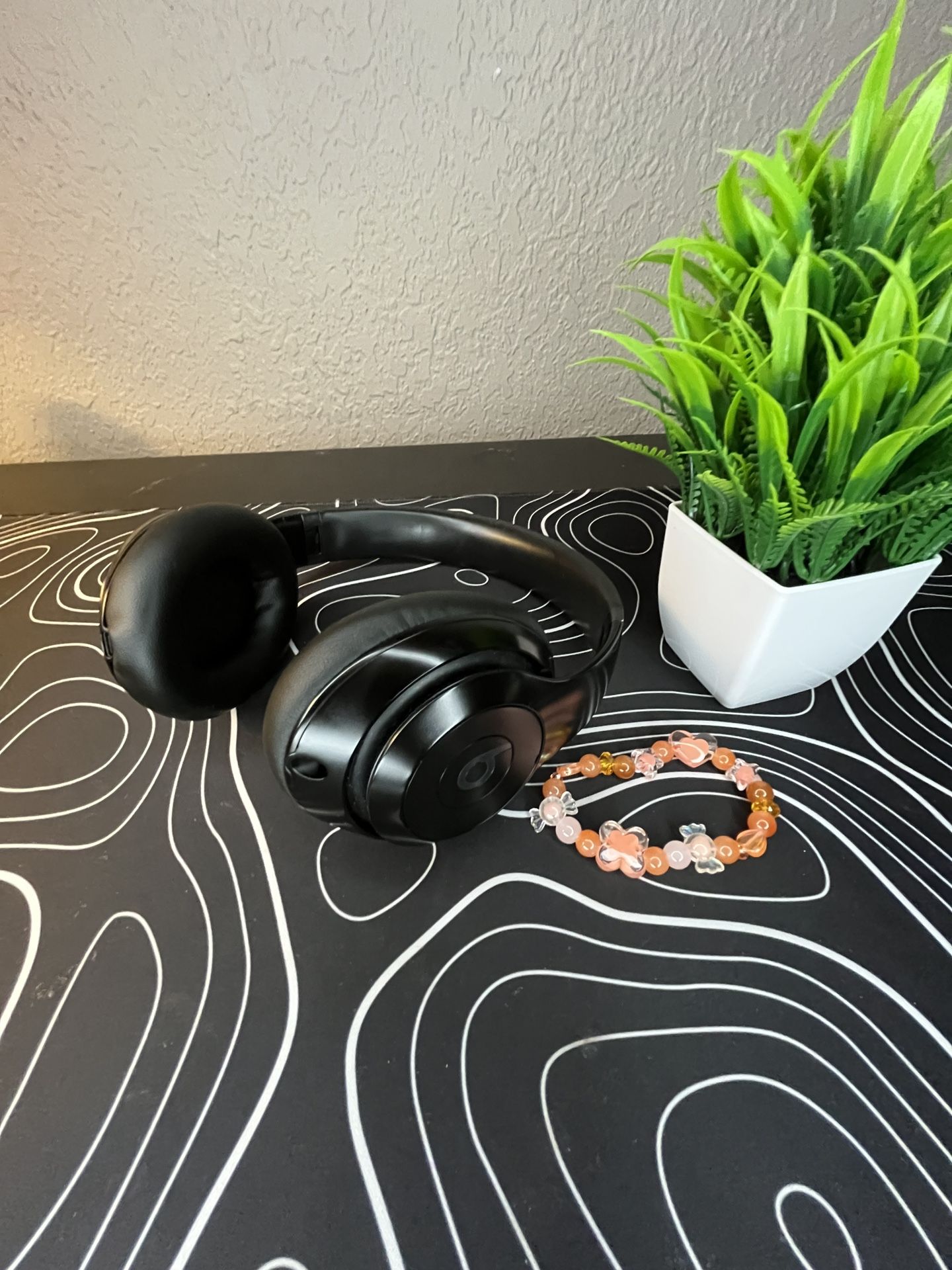 Beats Solo 4 True Wireless On-Ear Headphones - Matte Black / OPEN BOX