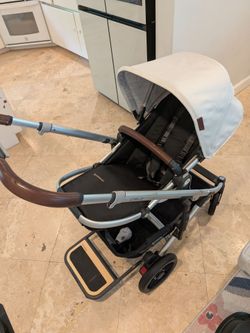 Uppababy Cruz v2 stroller with other accessories