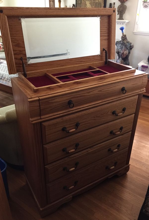 Blackhawk solid oak dresser w/jewelry box top 5 drawer for Sale in Baldwin Hills, CA OfferUp