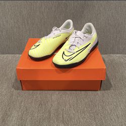 Nike Phantom Soccer Shoes Size 2