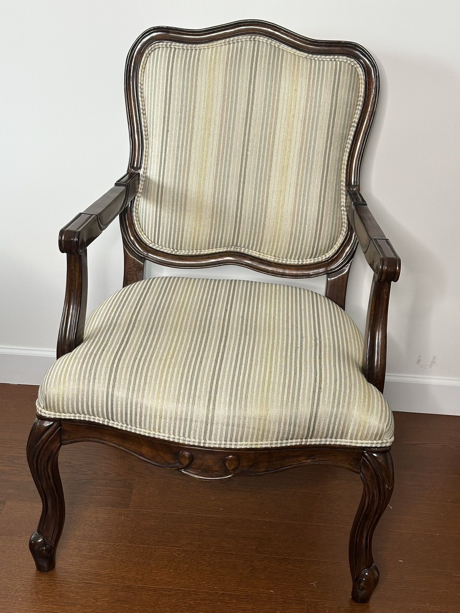 Vintage Style / Queen Anne Accent Chair - Ashley Furniture