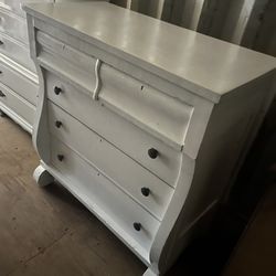 Beautiful Dresser 45x42