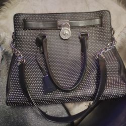 Micheal Kors Lg Black Leather Studded Tote To G Req