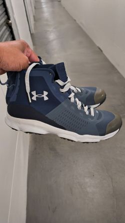 Hiking Boots Under Arnour size 9