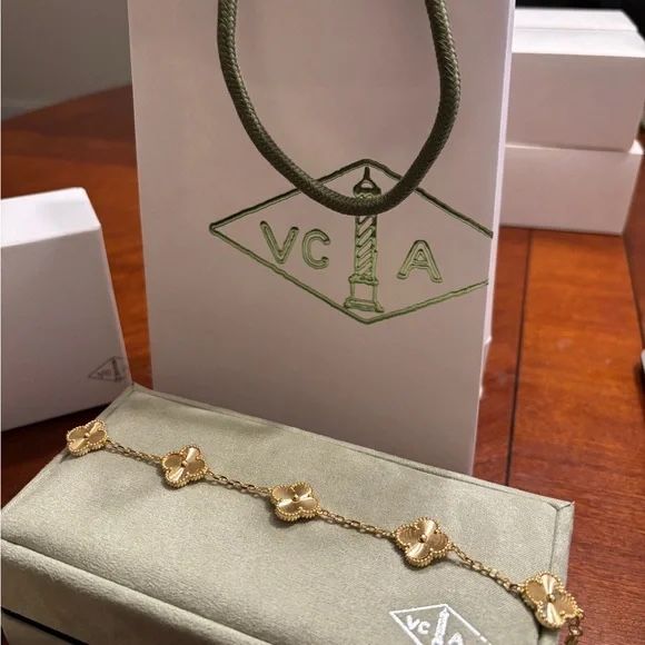 Van Cleef & Arpels Clover Bracelet