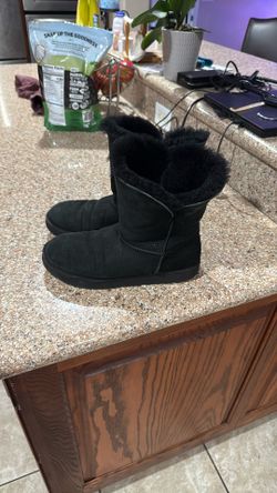 Women’s Short Classic Ultra Size 8 1/2 8.5 Ugg Boots Black