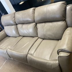 NICE LEATHER POWER RECLINING SOFA
