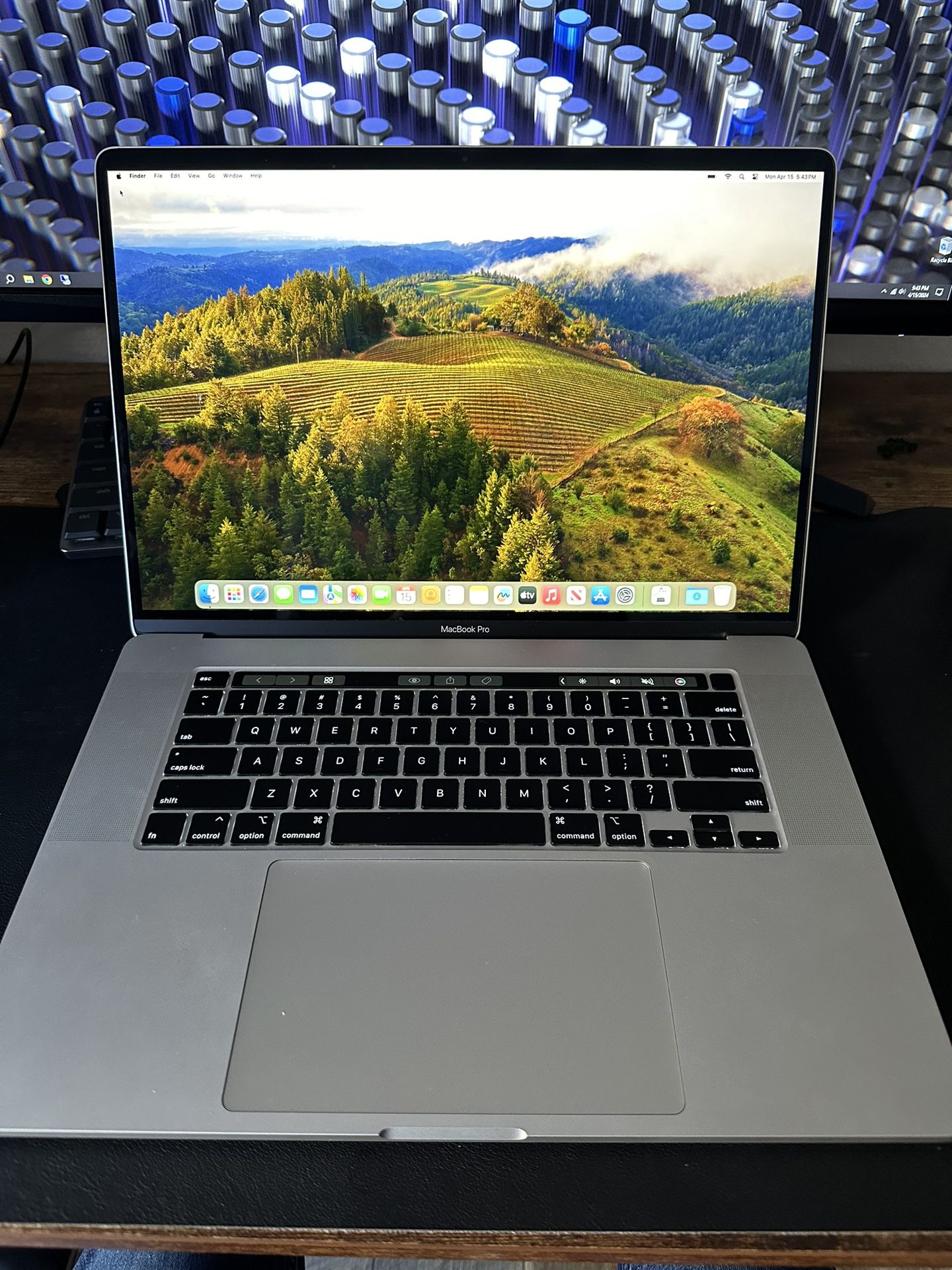 15” MacBook Pro i9, 16GB Ram, 1TB SSD