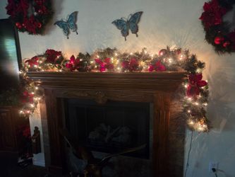 Christmas garland nine foot long, lit up, perfect, very thick