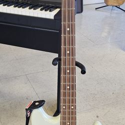 Fender Mustang Bass 4 String Electric Bass Guitar with Strap 815564-1