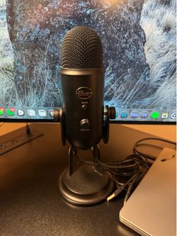 Blue Yeti USB Microphone w/ Stand