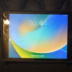 NewDEAL! BlackAPPLE IPAD w/OtterBox A2603