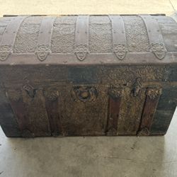 16”x17”x29” Antique vintage chest with tray