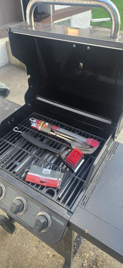 New Charbroil grill  medium  size and full propane tank