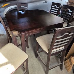 Dinning Table With 6 Chairs And Table Extension Used 6 Months 