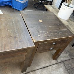 2 Side Tables 