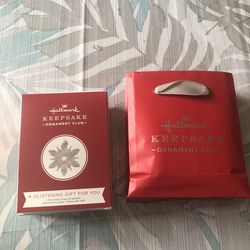 Hallmark 2019 “A Glistening Gift For You” Ornament - NEW