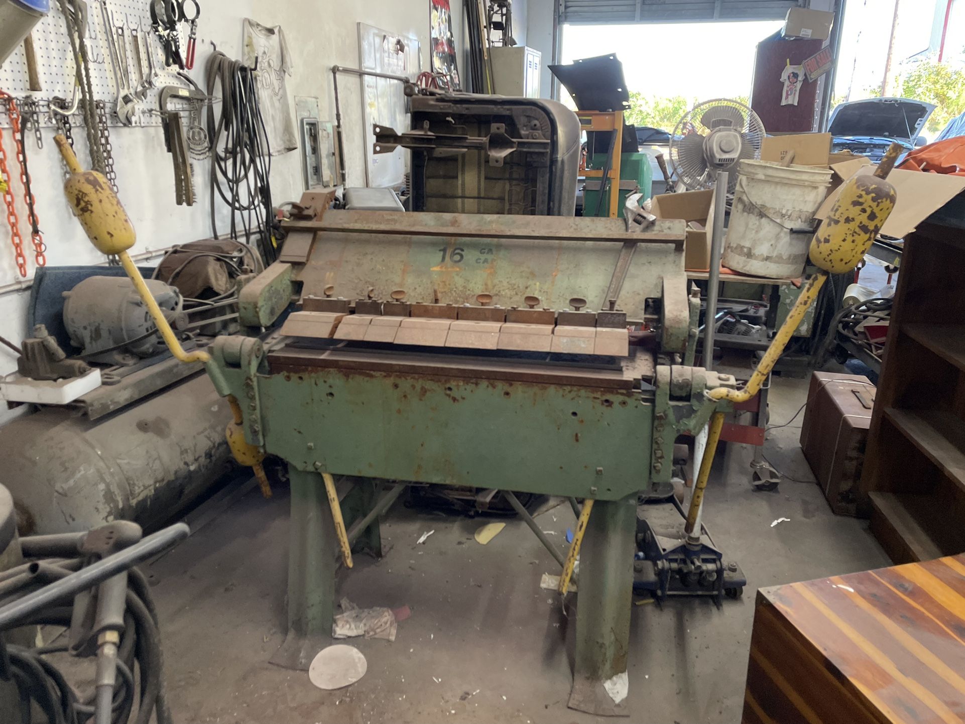 Chicago Sheet Metal Finger Brake & Box Machine Light industrial equipment & Tools