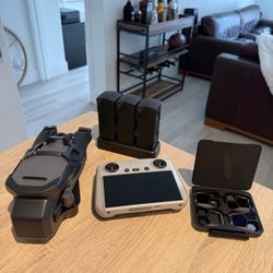 DJI Mavic 3 Pro Fly More Combo