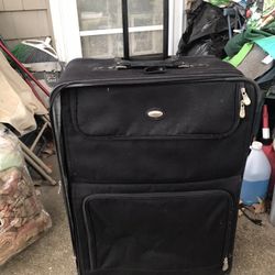 Very Nice 28 Inch Four Wheel Spinner Heavy Duty Luggage Only $40