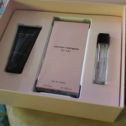 BRAND NEW IM BOX NARCISO RODRIGUEZ GIFT SET FOR HER, SOECIAL GIFT FOR MOTHERS DAY