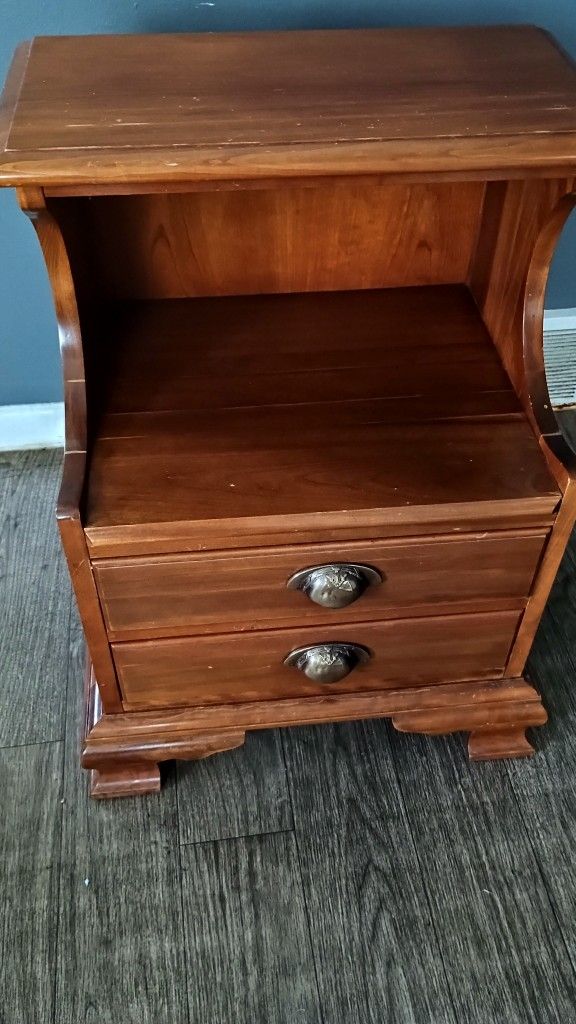 $40 NIGHT STAND 2 DRAWERS Double SURFACE