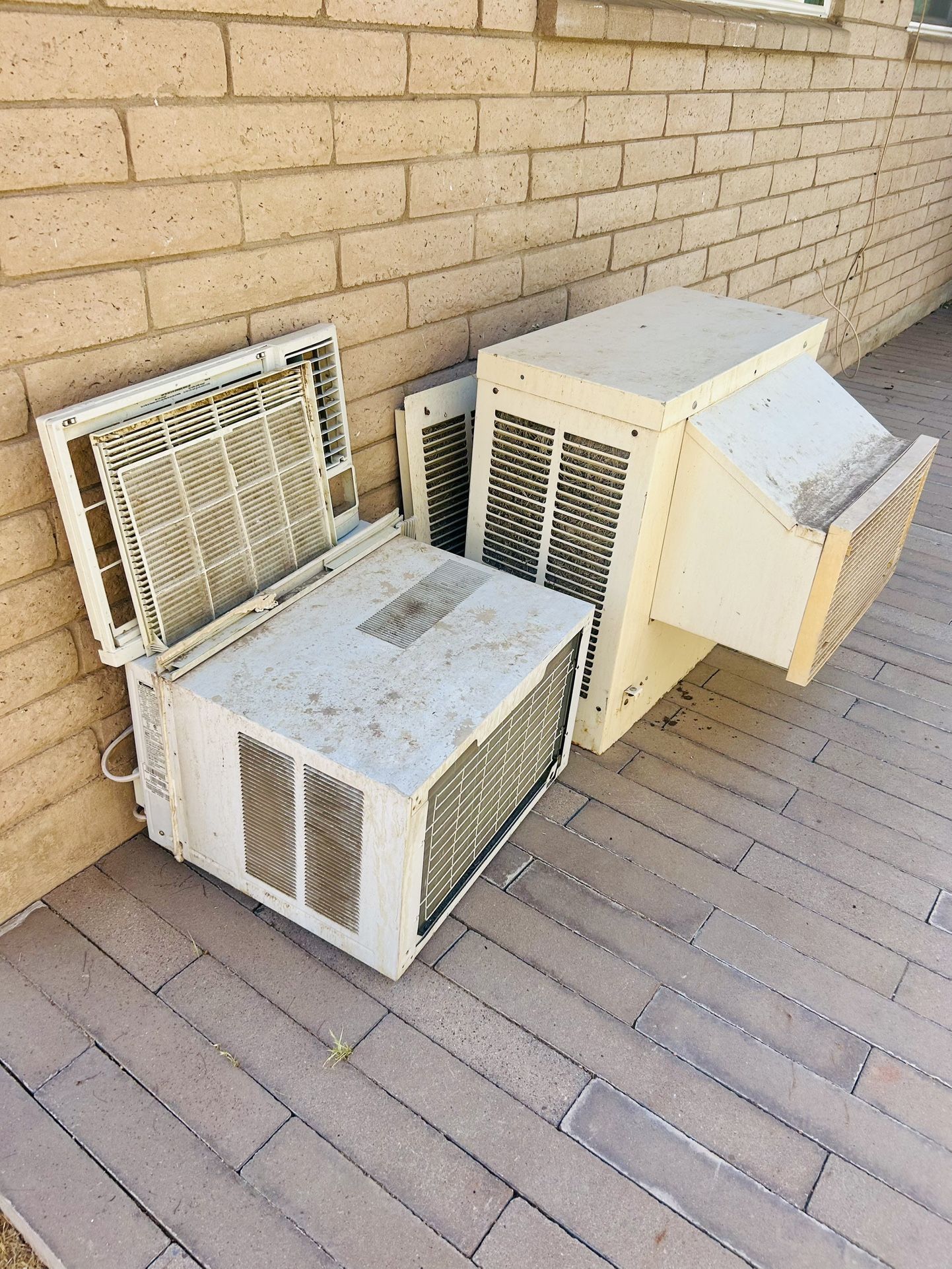 Free AC Units (TAKEN, Not Available Anymore)