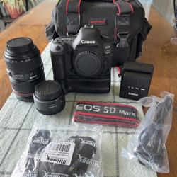 Canon EOS 5D MARK IV 30.4 MP Digital SLR Camera w/ 2 Lenses, Case, Battery Grip 