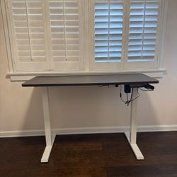 Like New VIVO 60’’ Electric Standing Desk - Easy Height Adjust 