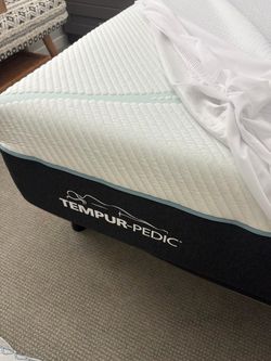 Queen Size Tempurpedic Mattress