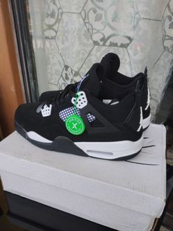 Jordan 4 white thunder size 9.5
