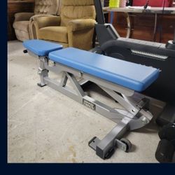 Hammer Strength Weight Bench  Gym Work Out 