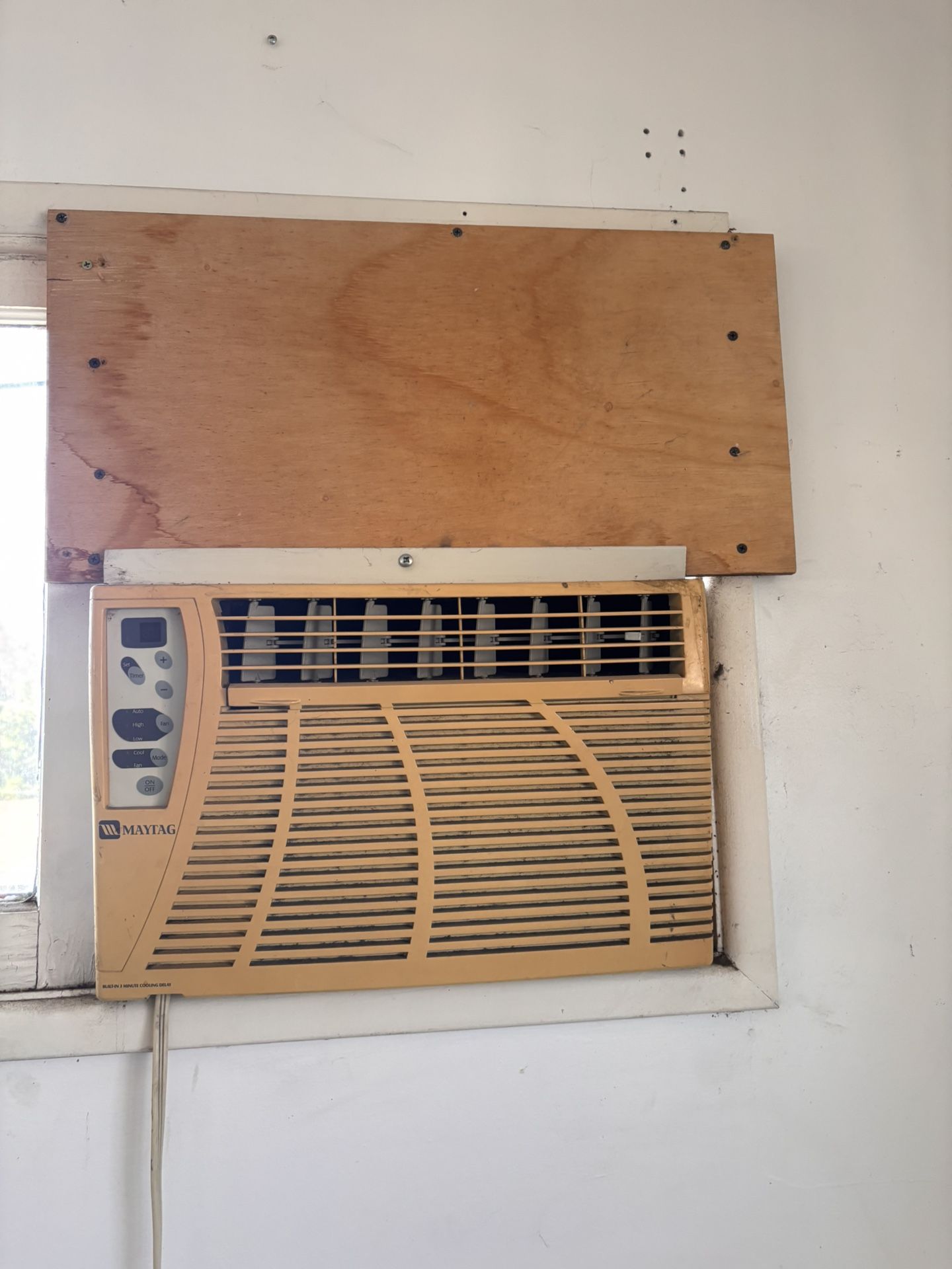 Small window AC
