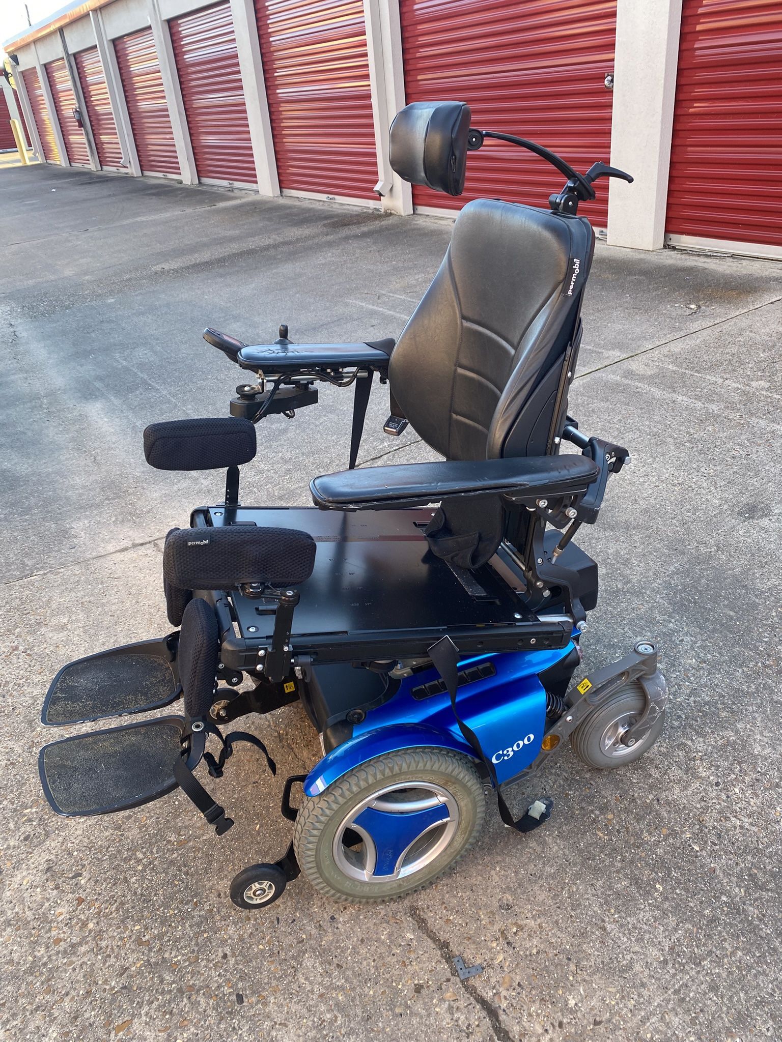 Permobil C300 Power Wheelchair – For Parts Only | Not in Working Condition Great for Salvage, Repairs, or Replacement Components