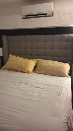 King bed , mattress , 2 night table with 2 lamps