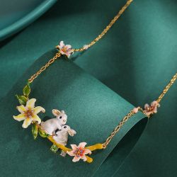 This original high-quality enamel-glazed grey rabbit and daffodil flower necklace showcases the charm of adorable zodiac animals and is a suitable cla