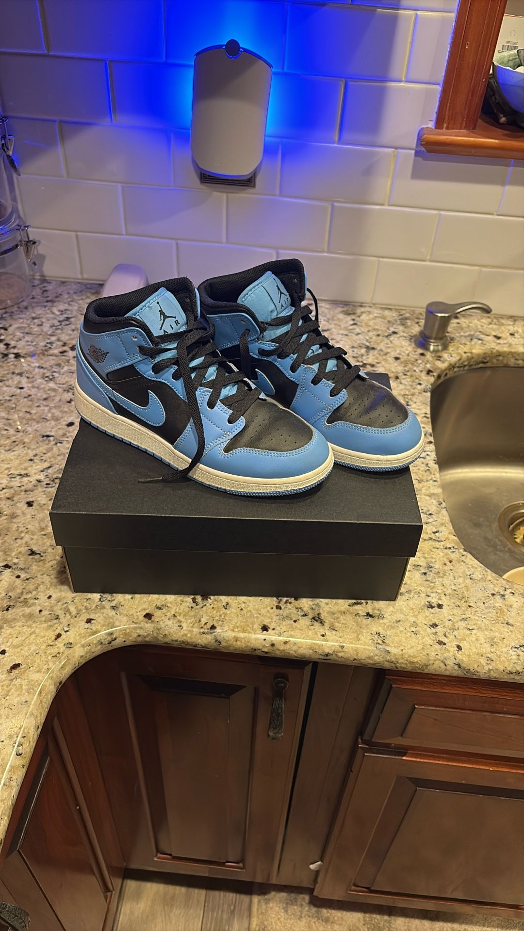 Air Jordan 1 Mid Kids 6.5